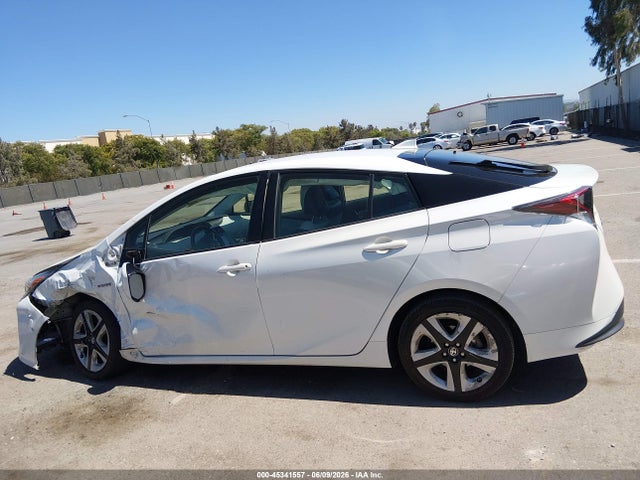 JTDKARFU9H3033769 Toyota Prius Three Touring