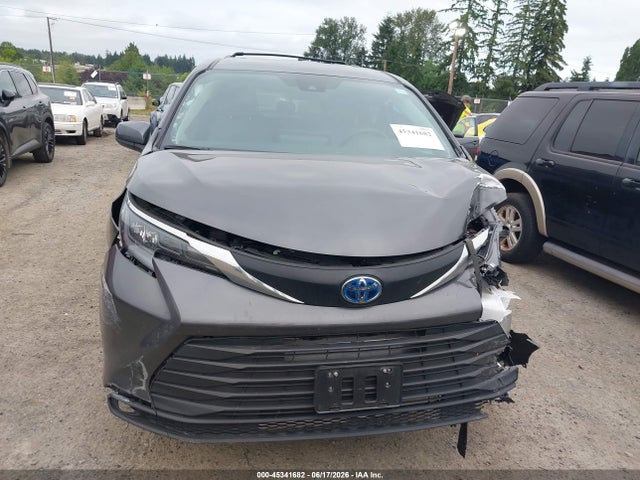Toyota SIENNA LE 2025 5TDKSKFC5SS191298 Image 12