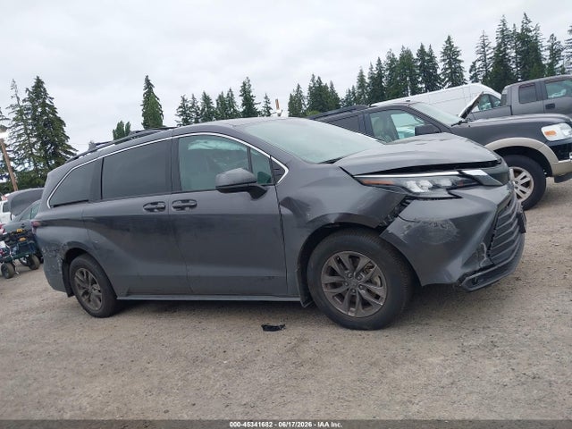 Toyota SIENNA LE 2025 5TDKSKFC5SS191298 Image 13