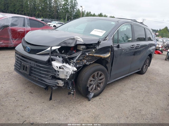 Toyota SIENNA LE 2025 5TDKSKFC5SS191298 Image 2