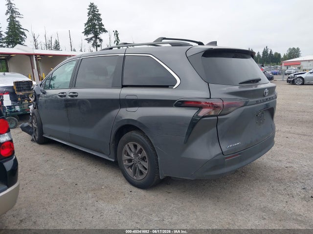 Toyota SIENNA LE 2025 5TDKSKFC5SS191298 Image 3
