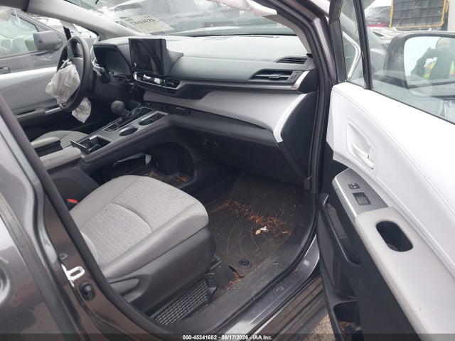 Toyota SIENNA LE 2025 5TDKSKFC5SS191298 Image 5