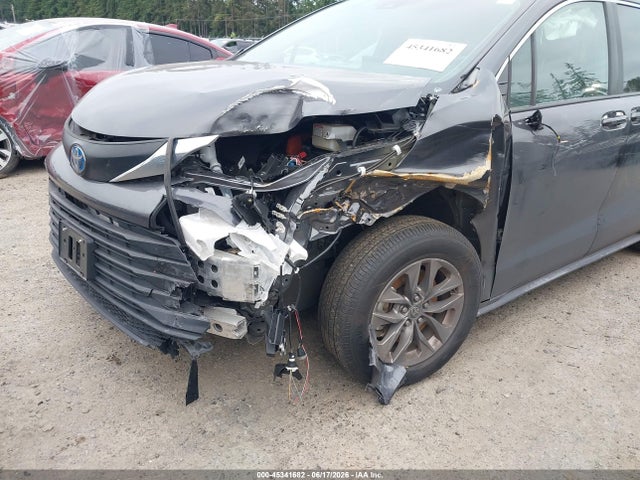 Toyota SIENNA LE 2025 5TDKSKFC5SS191298 Image 6