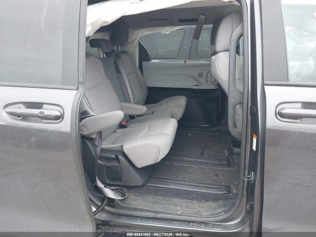 Toyota SIENNA LE 2025 5TDKSKFC5SS191298 Image 8