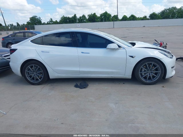 Продажа на аукционе авто 2018 Tesla Model 3 Long Range/mid Range, vin: 5YJ3E1EA7JF051231, номер лота: 45341683