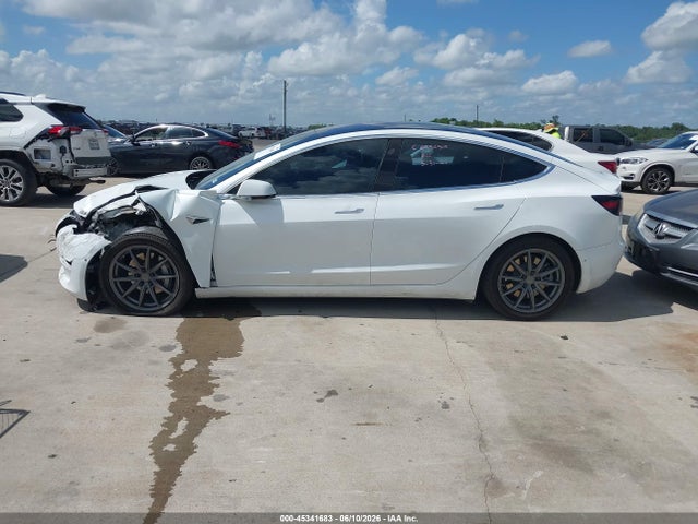 Продажа на аукционе авто 2018 Tesla Model 3 Long Range/mid Range, vin: 5YJ3E1EA7JF051231, номер лота: 45341683