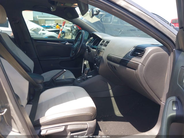 2015 Volkswagen Jetta 1.8t Sport მანქანა იყიდება აუქციონზე, vin: 3VWD17AJXFM203088, აუქციონის ნომერი: 45341689