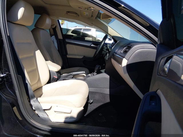 45341765 :رقم المزاد ، 3VWDB7AJ3HM256392 vin ، 2017 Volkswagen Jetta 1.4t Se مزاد بيع