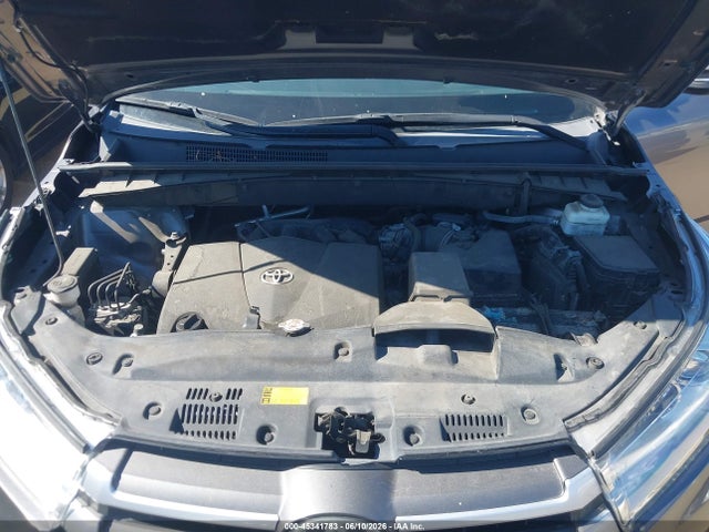 5TDBZRFH3KS978802 Toyota Highlander Le