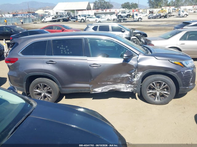 5TDBZRFH3KS978802 Toyota Highlander Le