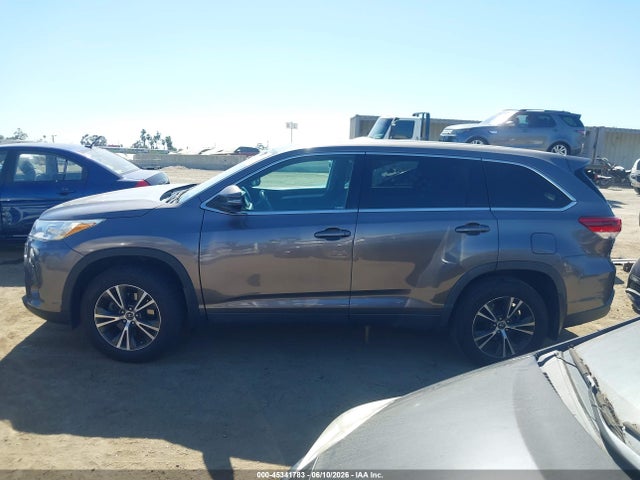 Toyota Highlander Le 2019 5TDBZRFH3KS978802 Image 14