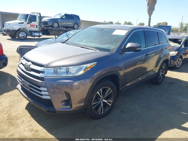 Toyota Highlander Le 2019 5TDBZRFH3KS978802 Image 2