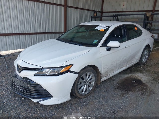 2018 Toyota Camry Le მანქანა იყიდება აუქციონზე, vin: 4T1B11HK0JU081217, აუქციონის ნომერი: 45341905