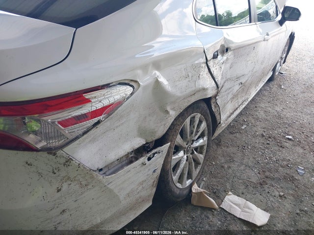 2018 Toyota Camry Le მანქანა იყიდება აუქციონზე, vin: 4T1B11HK0JU081217, აუქციონის ნომერი: 45341905