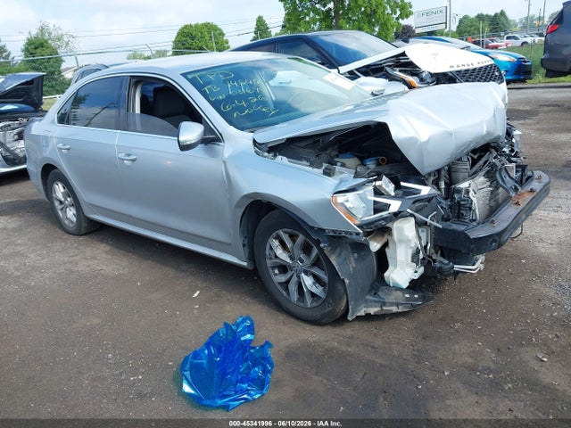 Продаж на аукціоні авто 2016 Volkswagen Passat 1.8t S, vin: 1VWAT7A32GC031690, номер лоту: 45341996