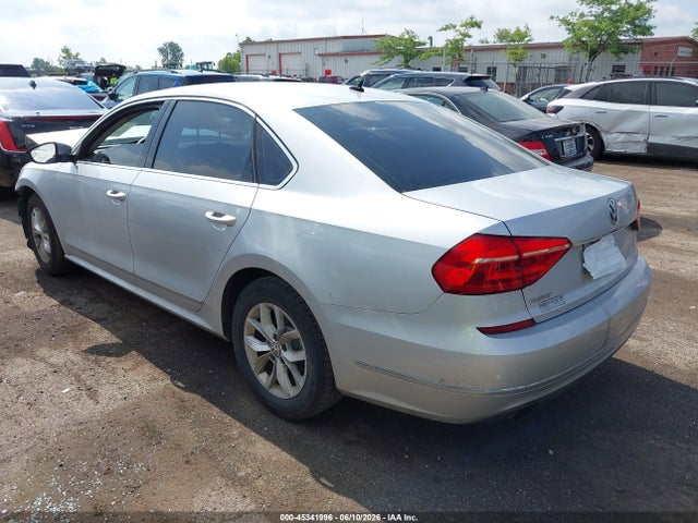 Продаж на аукціоні авто 2016 Volkswagen Passat 1.8t S, vin: 1VWAT7A32GC031690, номер лоту: 45341996