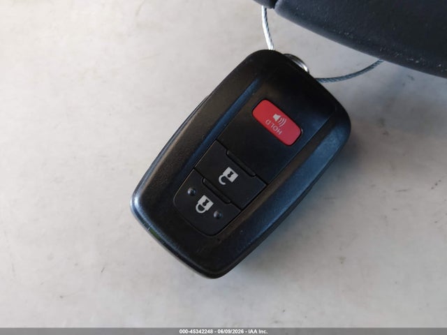 Toyota C-HR XLE 2022 NMTKHMBXXNR143589 Image 11