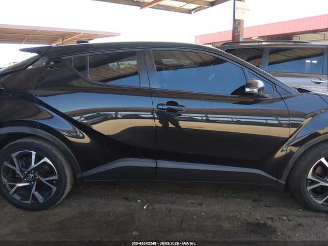 Toyota C-HR XLE 2022 NMTKHMBXXNR143589 Image 13