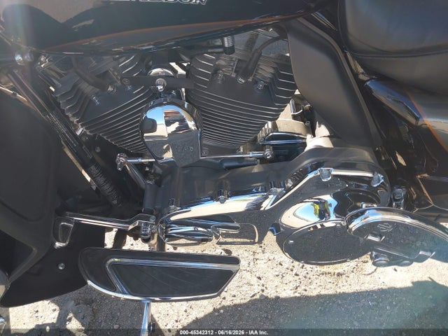 Harley-Davidson Fltruse Cvo Road Glide 2016 1HD1TAN35GB962943 Image 9