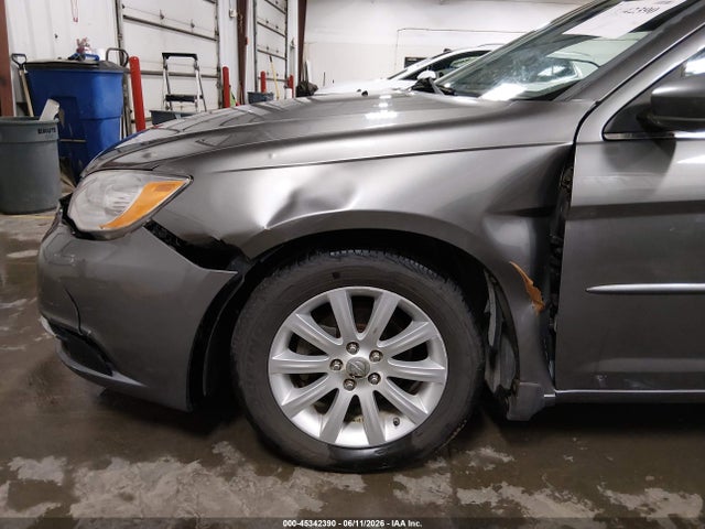2013 Chrysler 200 Touring მანქანა იყიდება აუქციონზე, vin: 1C3CCBBGXDN755504, აუქციონის ნომერი: 45342390