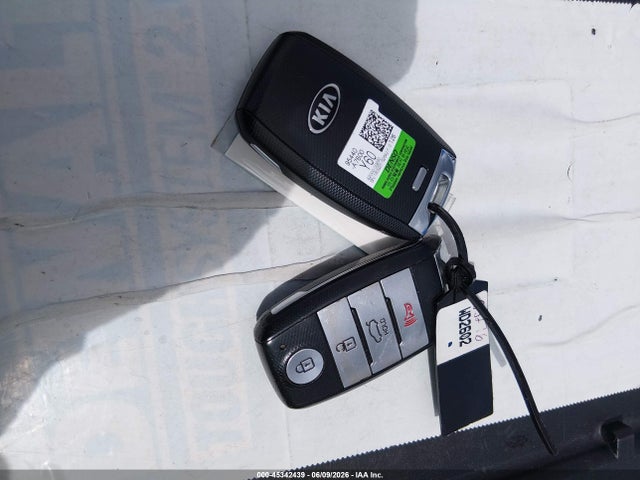 45342439 :رقم المزاد ، KNAFK5A89H5685276 vin ، 2017 Kia Forte Lx مزاد بيع