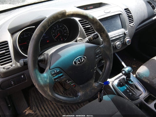 45342439 :رقم المزاد ، KNAFK5A89H5685276 vin ، 2017 Kia Forte Lx مزاد بيع