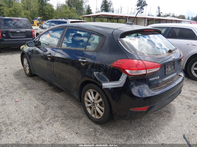 45342439 :رقم المزاد ، KNAFK5A89H5685276 vin ، 2017 Kia Forte Lx مزاد بيع