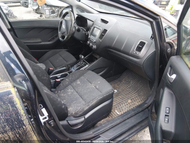 45342439 :رقم المزاد ، KNAFK5A89H5685276 vin ، 2017 Kia Forte Lx مزاد بيع