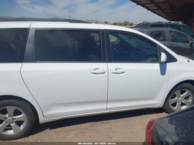 Aukcja sprzedaży 2011 Toyota Sienna Le V6, vin: 5TDKK3DC7BS052105, numer aukcji: 45342532