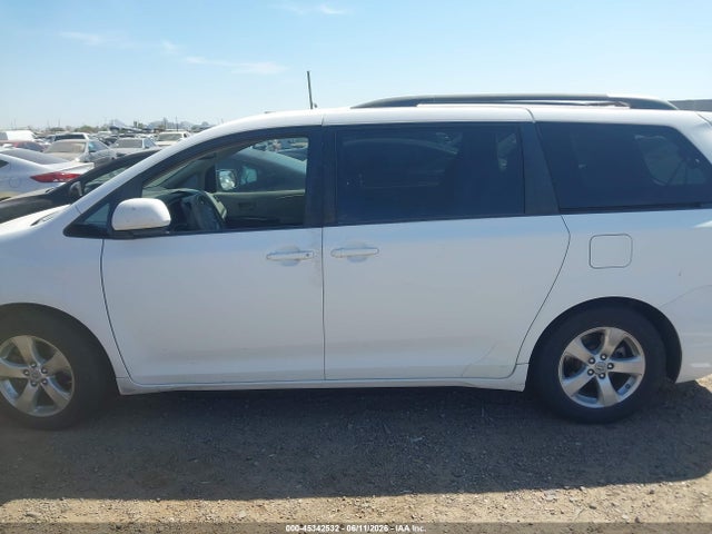 Aukcja sprzedaży 2011 Toyota Sienna Le V6, vin: 5TDKK3DC7BS052105, numer aukcji: 45342532