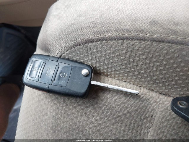 2006 Volkswagen Rabbit 4-door მანქანა იყიდება აუქციონზე, vin: WVWDR71KX6W201880, აუქციონის ნომერი: 45342534