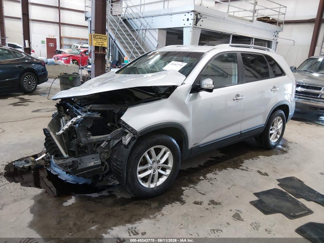 KIA SORENTO LX 2014 5XYKTCA63EG483845 Image 2