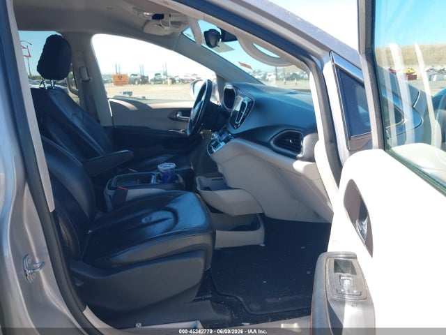 Chrysler Pacifica Touring-l 2017 2C4RC1BG3HR540541 Image 5