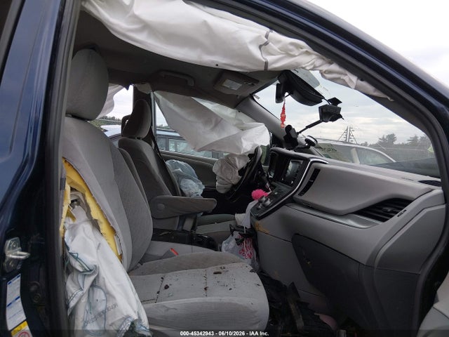 45342943 :رقم المزاد ، 5TDJZ3DC8KS220468 vin ، 2019 Toyota Sienna Le 7 Passenger مزاد بيع