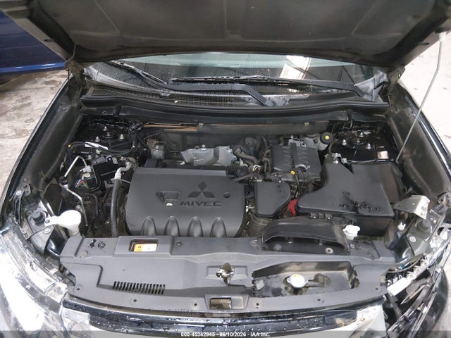 JA4AZ3A33JJ006143 Mitsubishi Outlander Es/le/se/sel