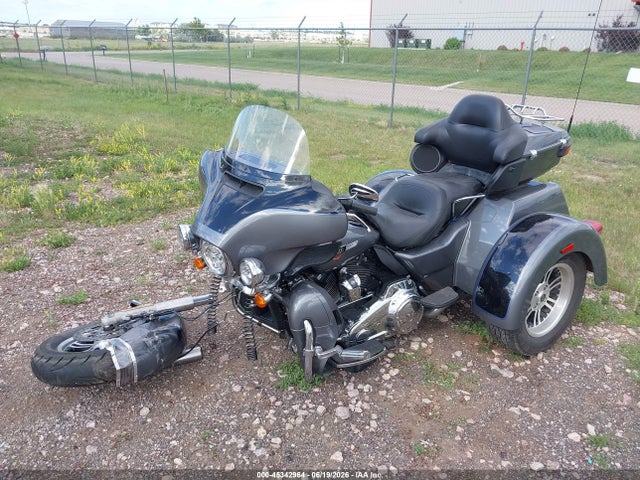 Harley-Davidson FLHTCUTG 2022 1HD1MAF17NB852757 Image 2