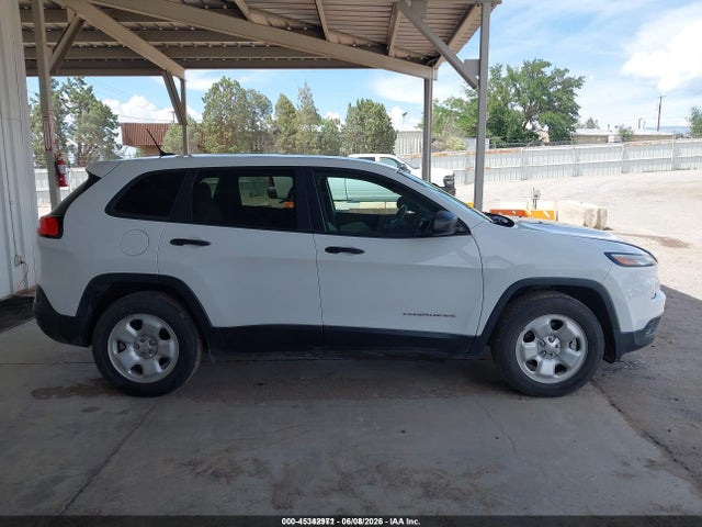 1C4PJMAB4GW313904 Jeep Cherokee Sport