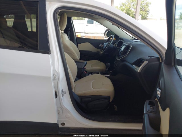 1C4PJMAB4GW313904 Jeep Cherokee Sport