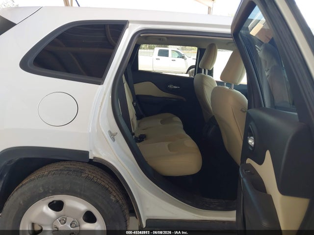 1C4PJMAB4GW313904 Jeep Cherokee Sport