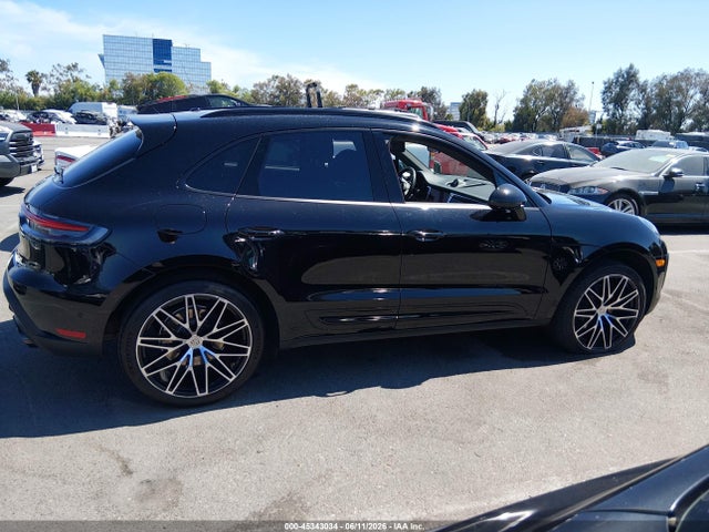 Porsche Macan T 2023 WP1AA2A58PLB16982 Image 13