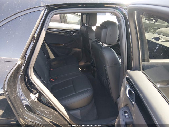 Porsche Macan T 2023 WP1AA2A58PLB16982 Image 8