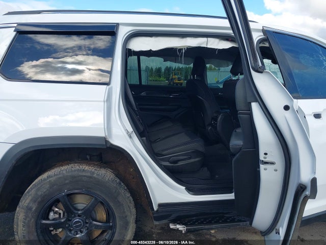 1C4RJKAG6P8793828 Jeep Grand Cherokee L Laredo 4x4