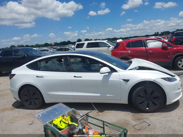 2025 Tesla Model 3 მანქანა იყიდება აუქციონზე, vin: 5YJ3E1EA0SF030786, აუქციონის ნომერი: 45343303