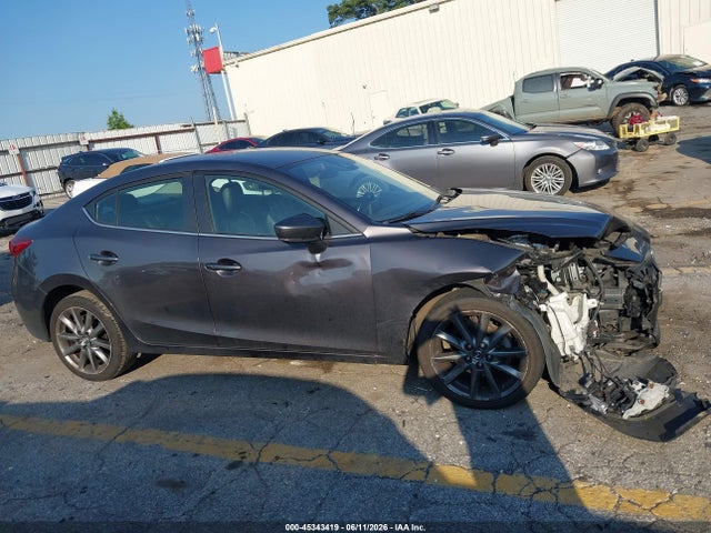 2018 Mazda Mazda3 Touring მანქანა იყიდება აუქციონზე, vin: 3MZBN1V34JM210101, აუქციონის ნომერი: 45343419