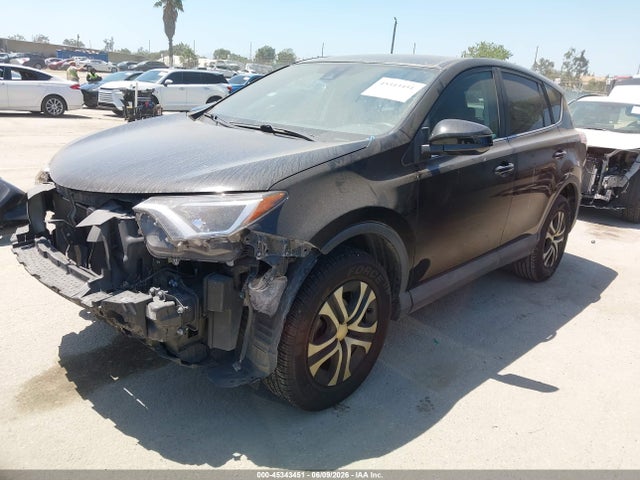 Toyota RAV4 LE 2018 2T3ZFREV0JW419428 Image 2