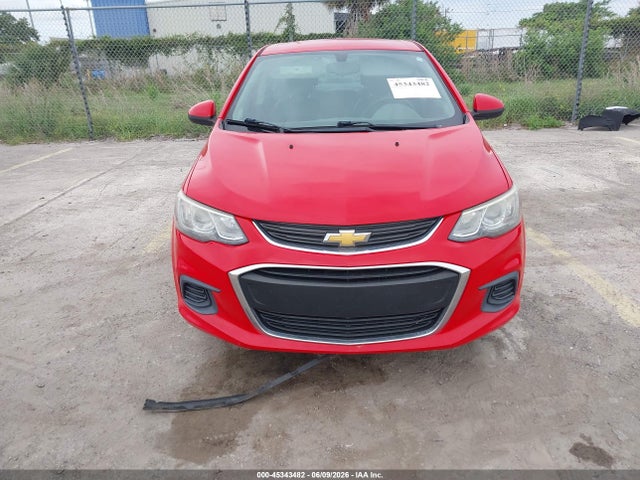 45343482 :رقم المزاد ، 1G1JF5SB4J4136357 vin ، 2018 Chevrolet Sonic Premier Auto مزاد بيع