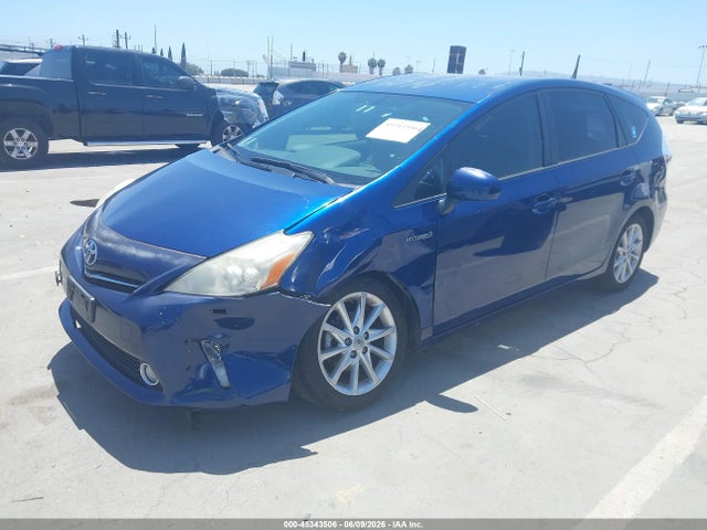 Toyota Prius V Five 2014 JTDZN3EUXE3314153 Image 2