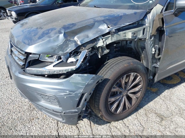 3VV3B7AX7JM069263 Volkswagen Tiguan 2.0t Se/2.0t Sel