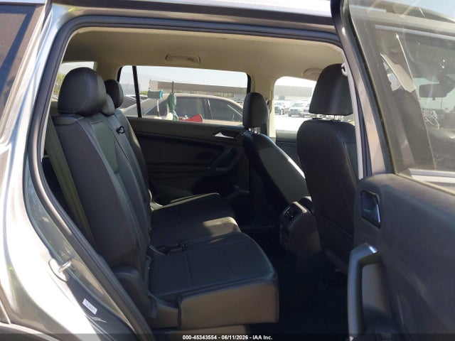 3VV3B7AX7JM069263 Volkswagen Tiguan 2.0t Se/2.0t Sel
