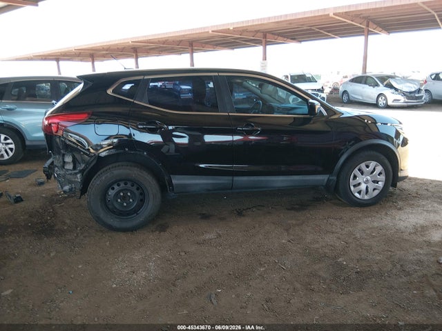 JN1BJ1CP0HW000323 Nissan Rogue Sport S
